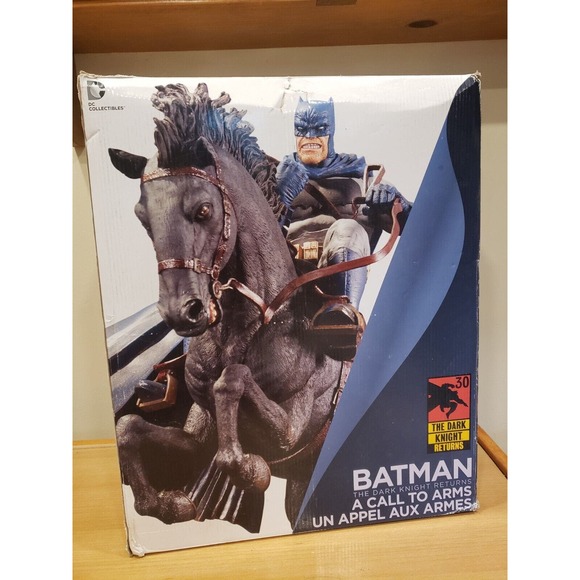 BATMAN THE DARK KNIGHT RETURNS - A CALL TO ARMS STATUE 2013